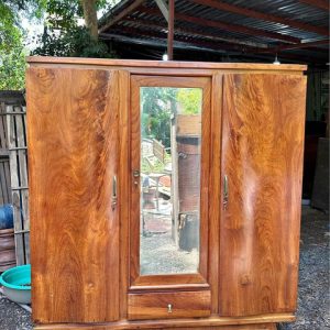 Tủ quần áo gỗ đỏ