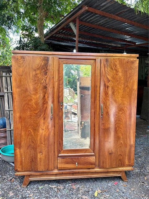 Tủ quần áo gỗ đỏ